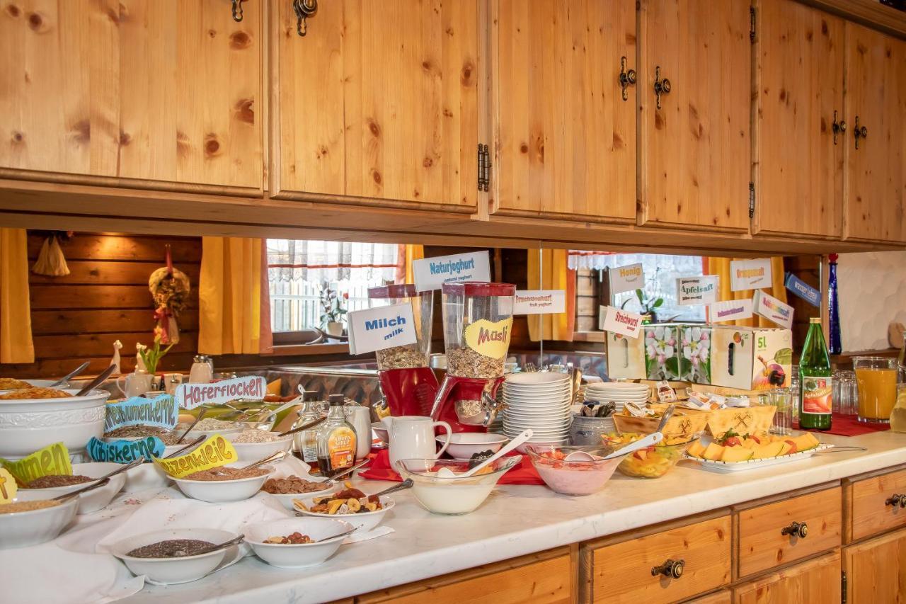 Fruehstuecks- Pension Sonnblickhof Rauris Bagian luar foto